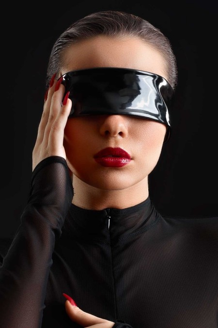 Black shiny vinyl blindfold - Patrice Catanzaro Official Website