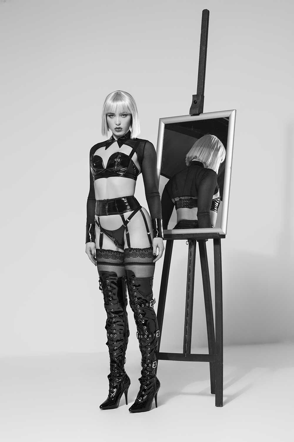 https://maisoncatanzaro.com/15650/blake-top-harness.jpg