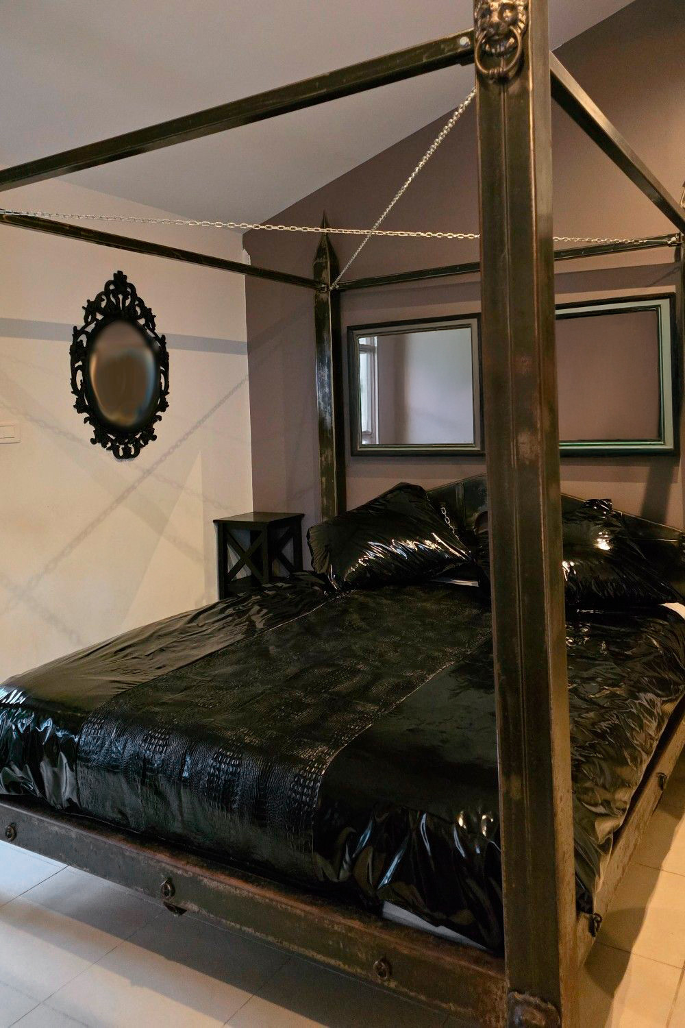 Ropa de cama vinilo negro - Patrice Catanzaro Página Oficial